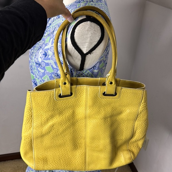 Levenger Yellow Soft Pebble Leather Shoulder Bag MCB8805A - Picture 14 of 16